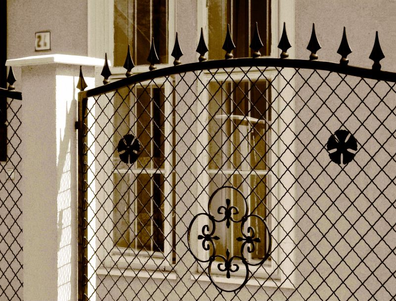 Steel Fence Construction in Des Moines, IA